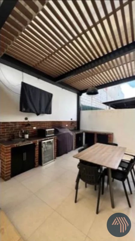 VENTA DE MODERNA CASA EXCELENTE UBICACIÓN - BLV. SAN CRISTOBAL - 6