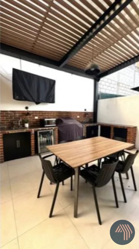 VENTA DE MODERNA CASA EXCELENTE UBICACIÓN - BLV. SAN CRISTOBAL - 4