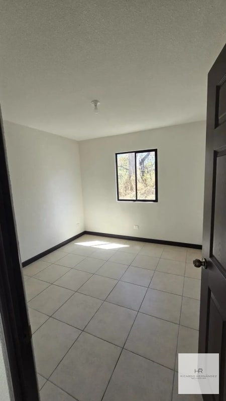 Alquiler de Casa Familiar: Colinas Premier, Palencia - 11