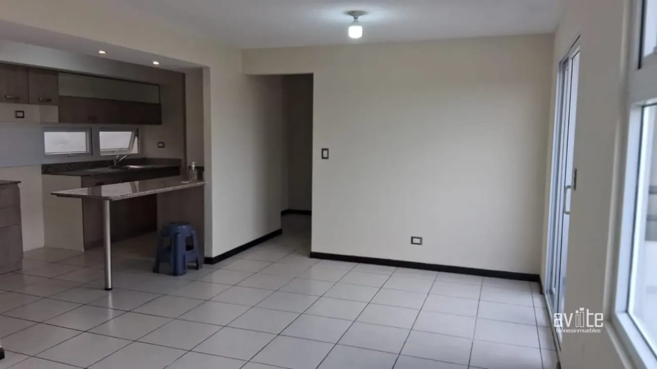 Condado Naranjo, aparamento nivel medio con balcón Q1,450,000 — Apartamento en Venta en Condado Naranjo, Zona 4 Mixco, Guatemala, Ciudad — foto 1 de 15