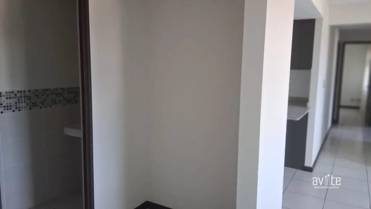 Condado Naranjo, aparamento nivel medio con balcón Q1,450,000 — Apartamento en Venta en Condado Naranjo, Zona 4 Mixco, Guatemala, Ciudad — foto 11 de 15