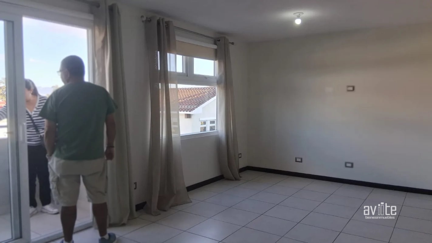 Condado Naranjo, aparamento nivel medio con balcón Q1,400,000 - 5