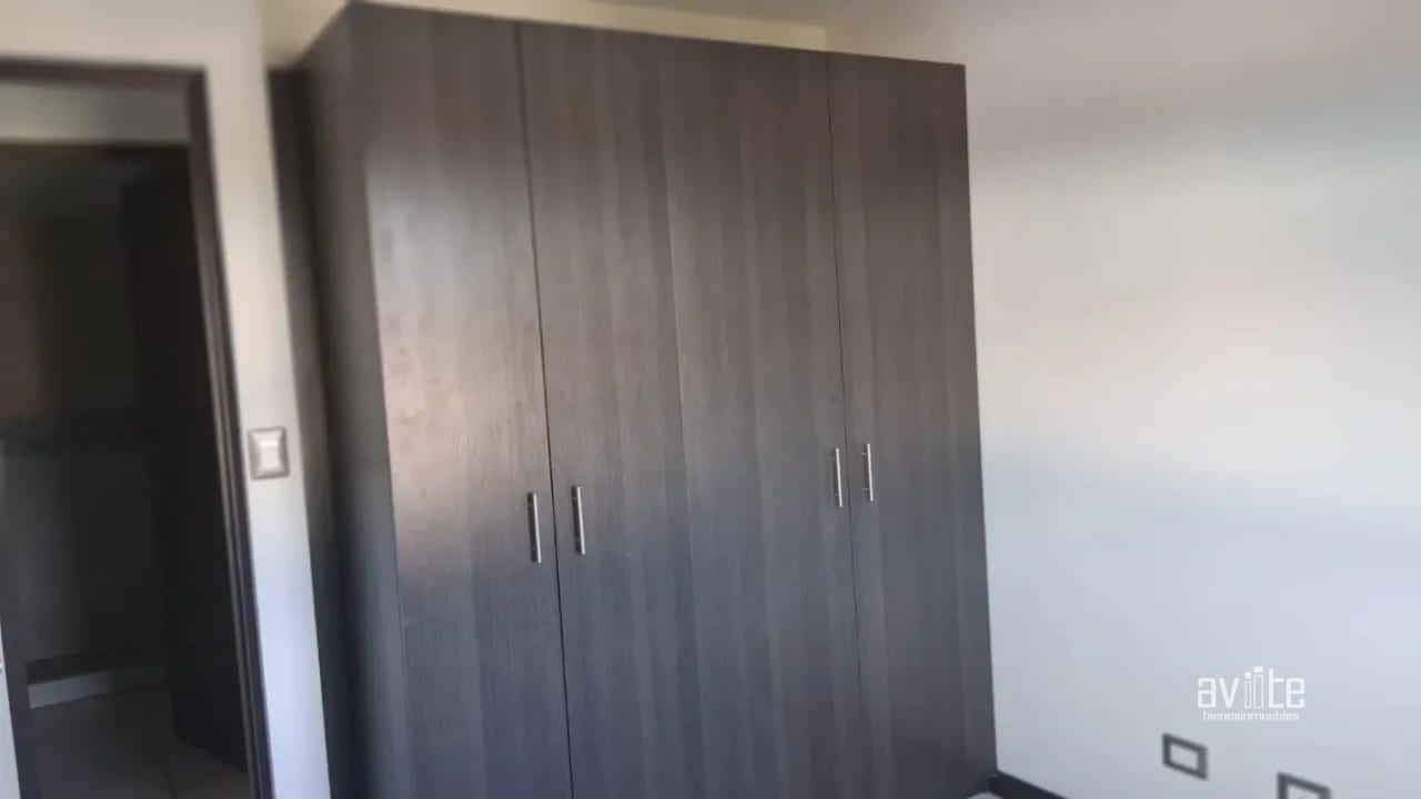 Condado Naranjo, aparamento nivel medio con balcón Q1,450,000 — Apartamento en Venta en Condado Naranjo, Zona 4 Mixco, Guatemala, Ciudad — foto 5 de 15