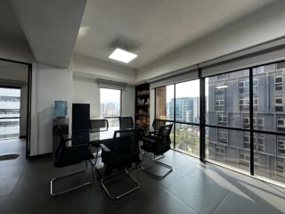 Oficina en alquiler en zona 10, Edificio Paladium — Oficina en Alquiler en Paladium, Zona 10, Guatemala, Ciudad — miniatura 1 de 8