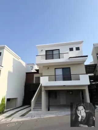 Casa en Venta en Vistas de San Isidro – Zona 16 — Casa en Venta en Vistas de San Isidro, Zona 16, Guatemala, Ciudad — miniatura 1 de 17