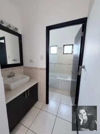 Casa en Venta en Vistas de San Isidro – Zona 16 — Casa en Venta en Vistas de San Isidro, Zona 16, Guatemala, Ciudad — miniatura 8 de 17
