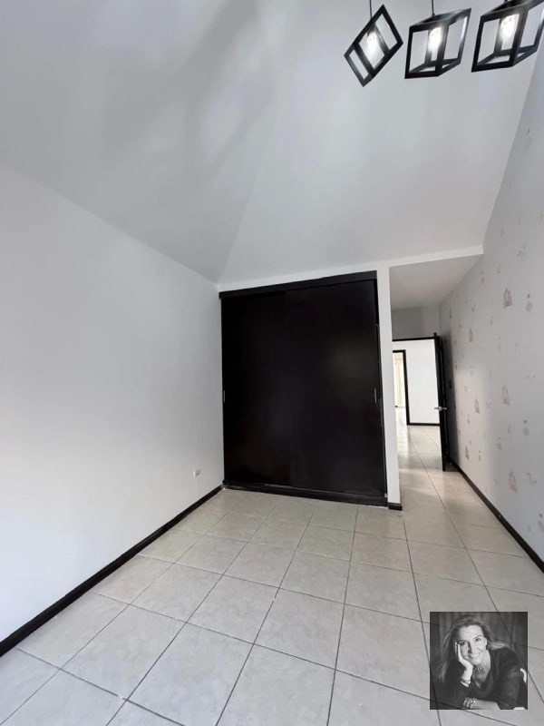 Casa en Venta en Vistas de San Isidro – Zona 16 - 2