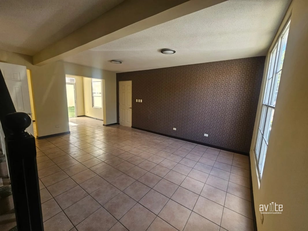Condado Naranjo, casa Navarra dentro de Alameda Norte Q2,750,000 - 15