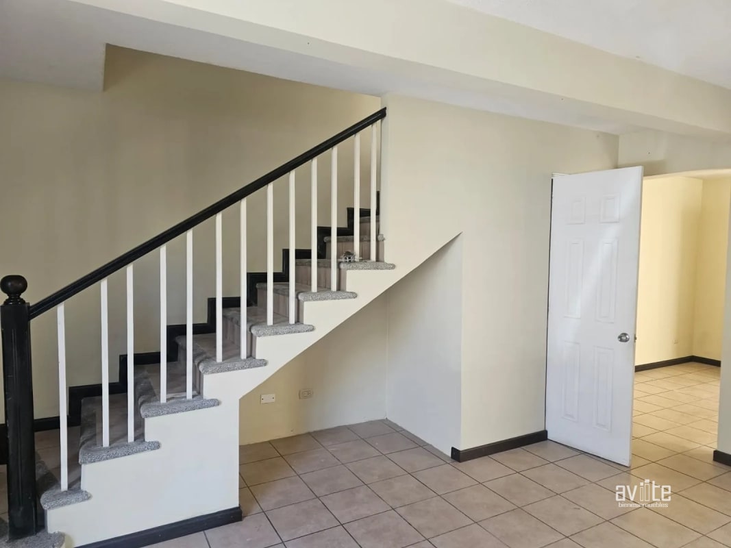Condado Naranjo, casa Navarra dentro de Alameda Norte   Q2,750,000 - 13