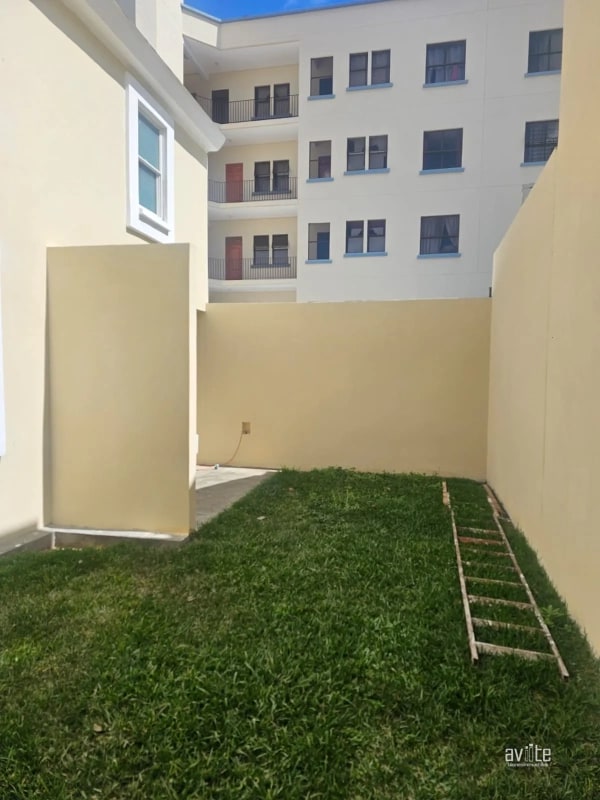Condado Naranjo, casa Navarra dentro de Alameda Norte Q2,750,000 - 12