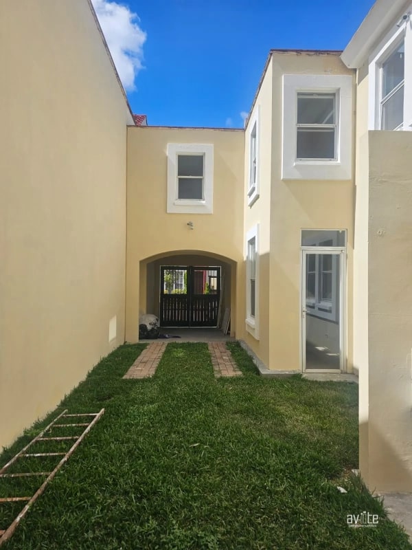 Condado Naranjo, casa Navarra dentro de Alameda Norte Q2,750,000 - 1