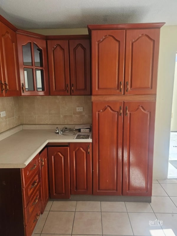 Condado Naranjo, casa Navarra dentro de Alameda Norte Q2,750,000 - 10