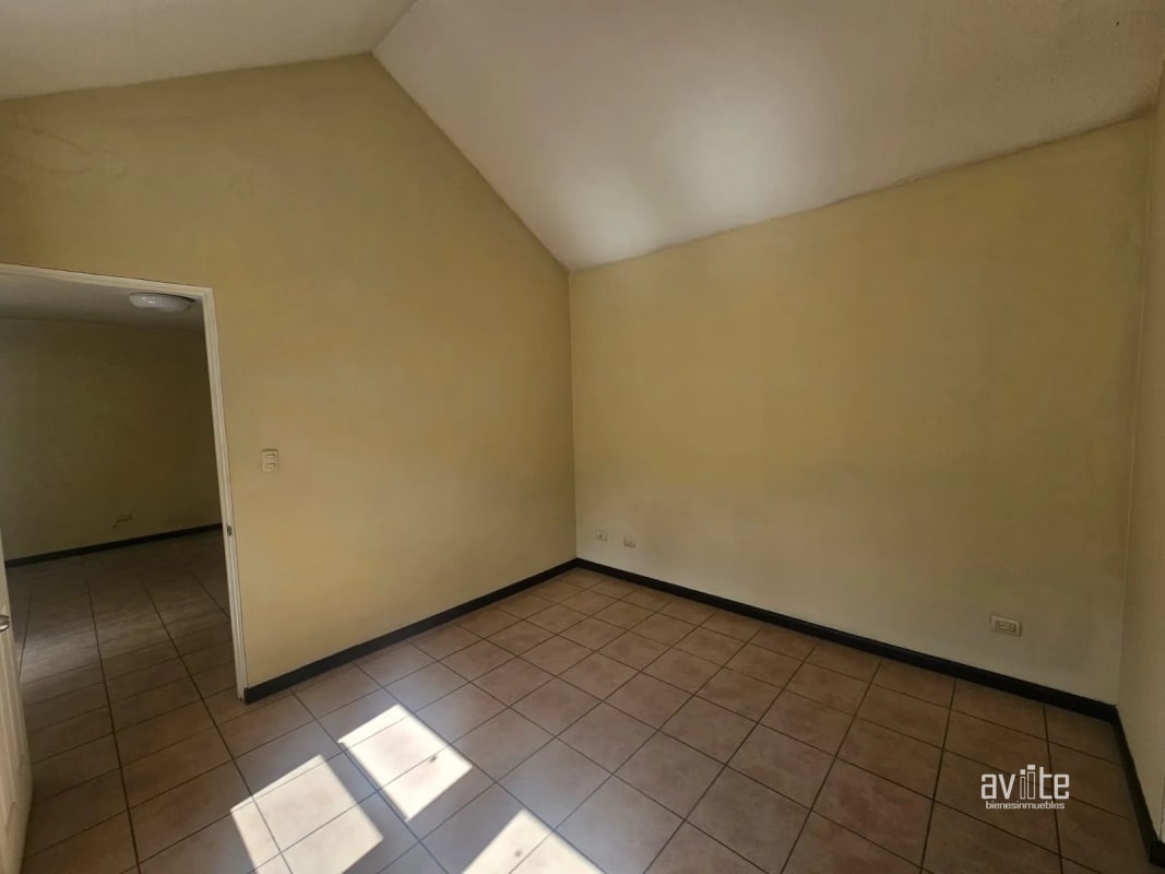 Condado Naranjo, casa Navarra dentro de Alameda Norte Q2,750,000 - 7