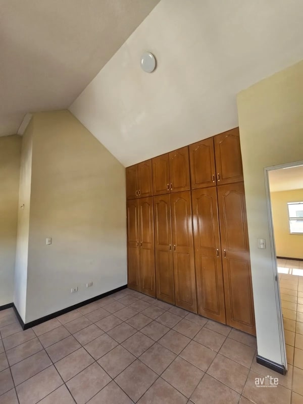 Condado Naranjo, casa Navarra dentro de Alameda Norte Q2,750,000 - 6