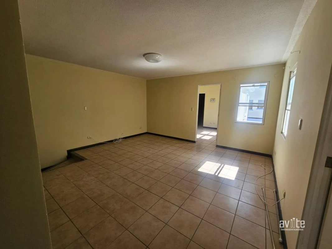 Condado Naranjo, casa Navarra dentro de Alameda Norte Q2,750,000 - 3