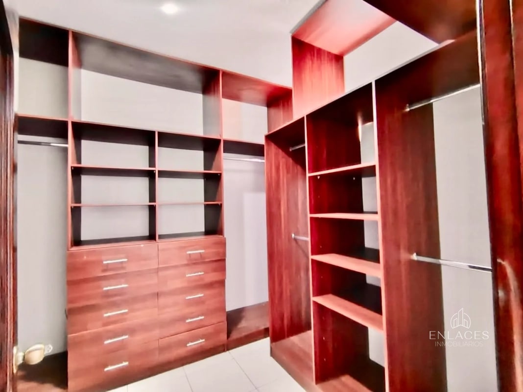 Fraijanes • Casa en Renta / Venta • Residencial Entreverdes - 2