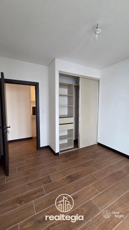 APARTAMENTO EN LIRIOS IV DE CAYALÁ ZONA 16 - 3