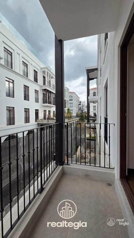 APARTAMENTO EN LIRIOS IV DE CAYALÁ ZONA 16 - 1