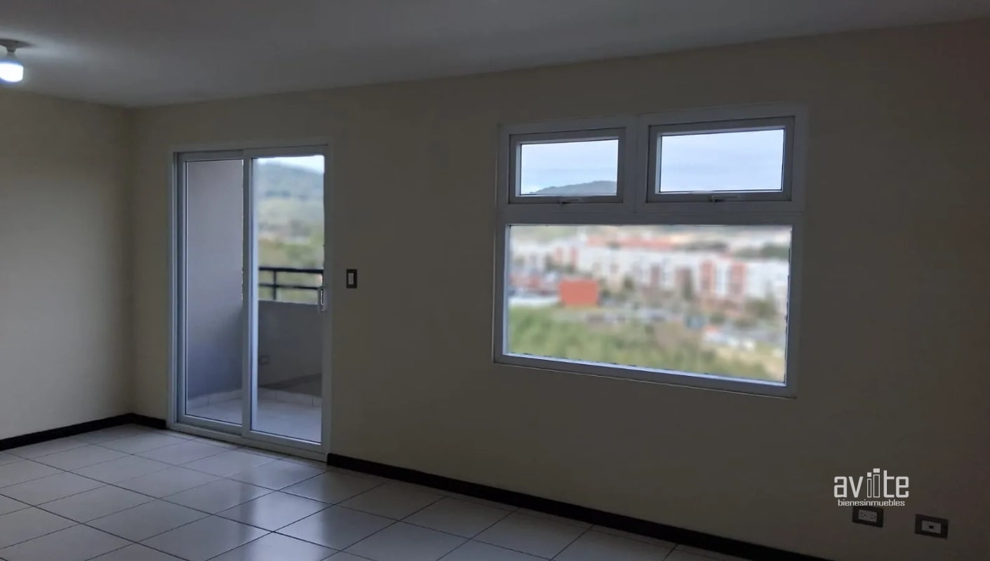 CONDADO NARANJO: Apartamento en nivel medio en venta Q1,400,000.00 más impuestos - 3