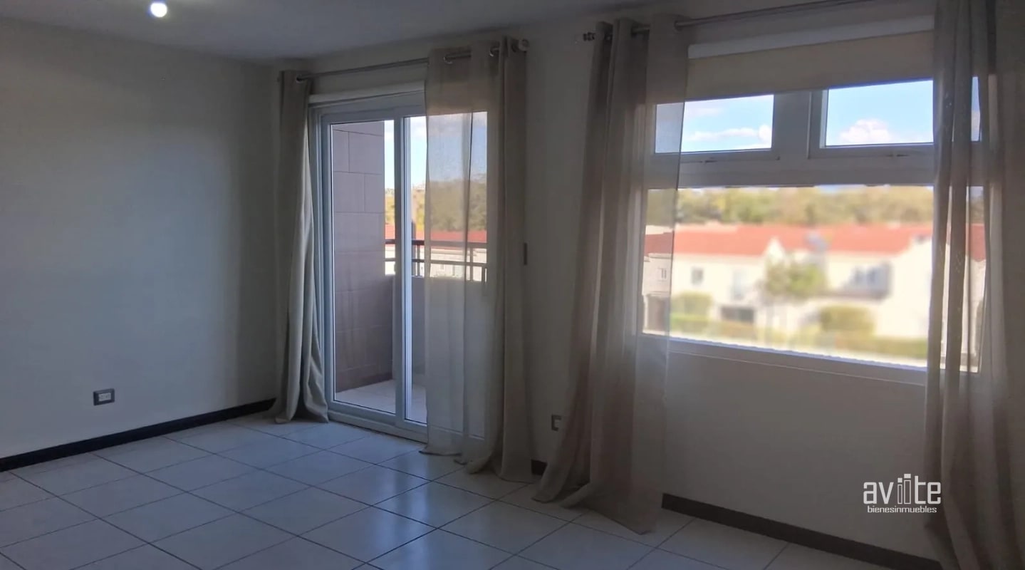 CONDADO NARANJO:   Apartamento en nivel medio en venta Q1,400,000.00 más impuestos - 4