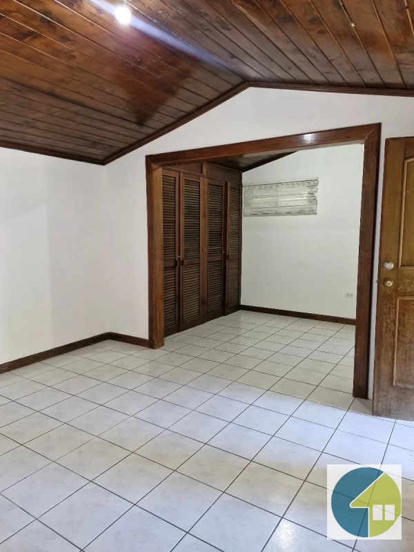 Amplia casa en alquiler km 25 CAES - 11