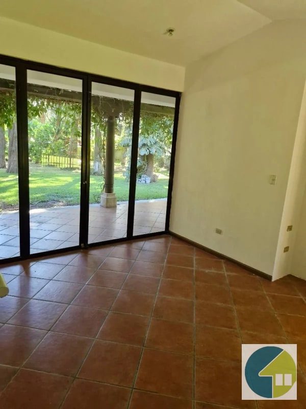 Amplia casa en alquiler km 25 CAES - 2
