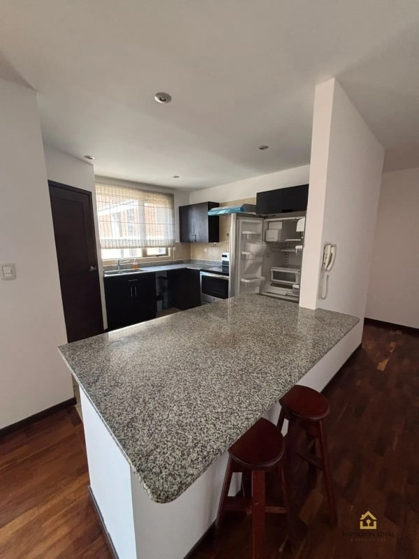 Apartamento en Torre Quatro, Zona 14 | 3 Hab + Balcón | $1,300 - 6
