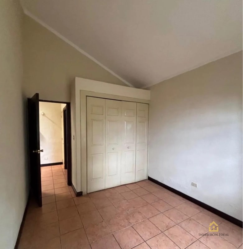 CASA EN RENTA COND. SANTA ANITA 1 | 3 HAB + CHIMENEA Y PISCINA | Q5,700 - 9
