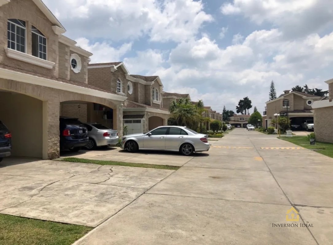 CASA EN RENTA COND. SANTA ANITA 1 | 3 HAB + CHIMENEA Y PISCINA | Q5,700 - 5
