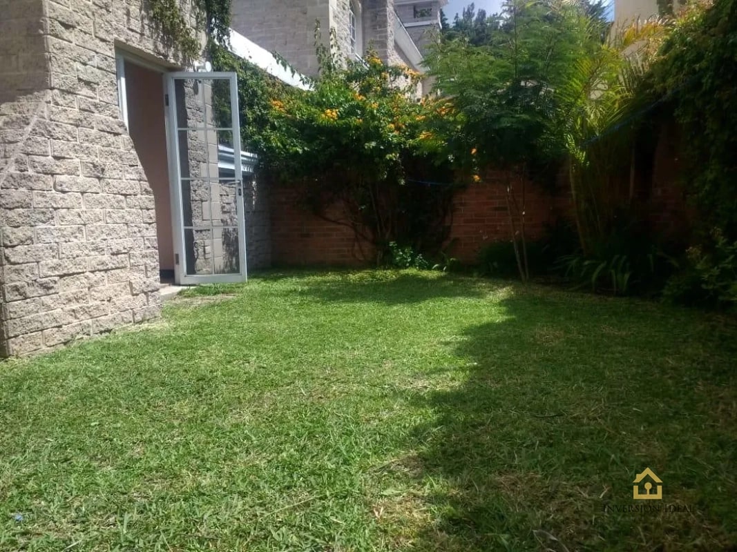 CASA EN RENTA COND. SANTA ANITA 1 | 3 HAB + CHIMENEA Y PISCINA | Q5,700 - 1