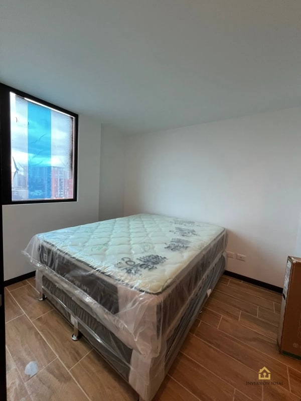 Rento Apto de 1 Habitación en Edificio Esseza, Zona 13 / $900 - 9