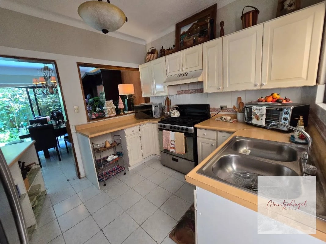 CASA EN VENTA EN ZONA 10 - 9