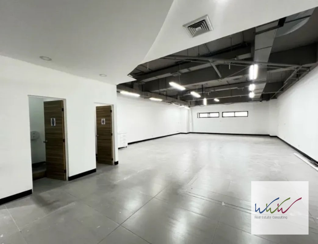 Rento Local Comercial de 208m2 en Design Center, Zona 10 - 3