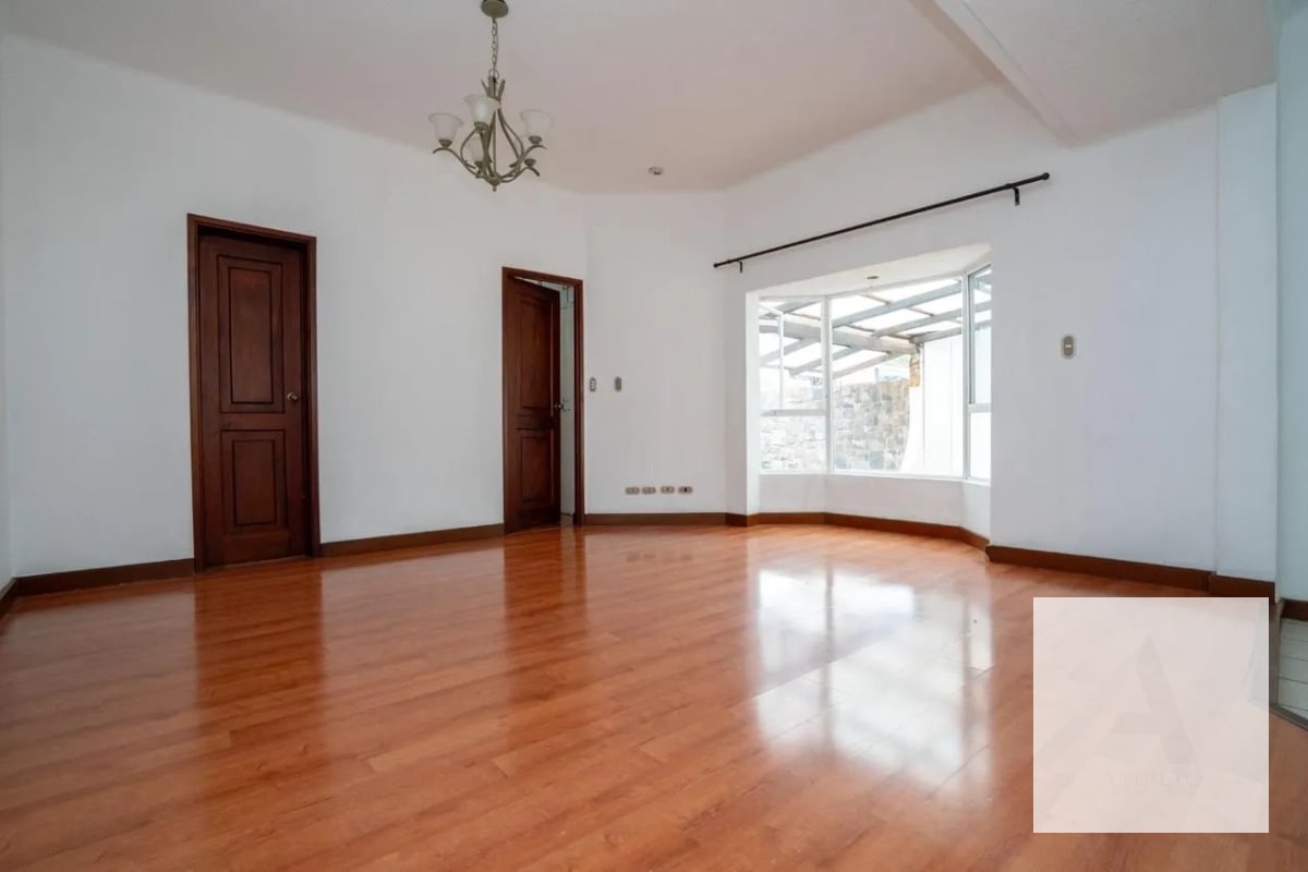 Casa en venta – Carretera a El Salvador, km 16.5 - 9