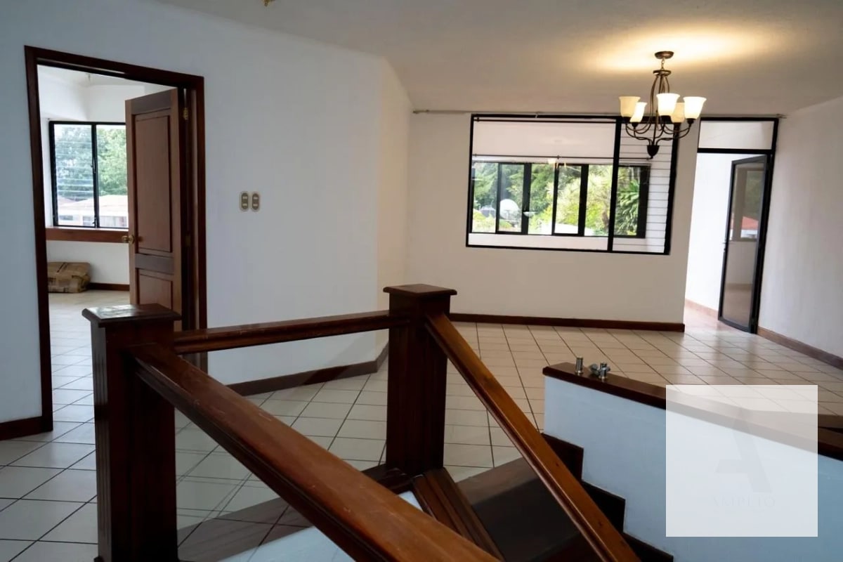 Casa en venta – Carretera a El Salvador, km 16.5 - 7
