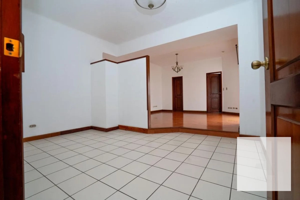 Casa en venta – Carretera a El Salvador, km 16.5 - 5