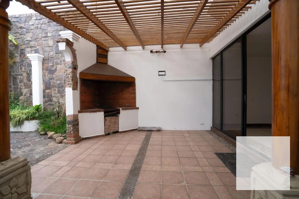 Casa en venta – Carretera a El Salvador, km 16.5 - 3