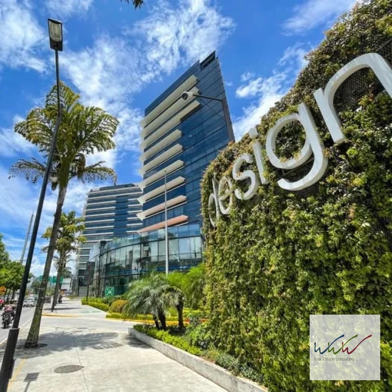Rento Local Comercial de 208m2 en Design Center, Zona 10 - 10
