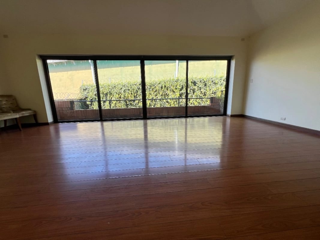 CASA VENTA A PASOS DE MINUTO MUXBAL CONDOMINIO EL CARMEN, 390 MTS2, 4 DORMITORIOS CASA UNO CON SU BAÑO, CERCA COLEGIO MONTESSORI $525,000 — Casa en Venta en Muxbal, Guatemala, Ciudad — foto 5 de 13
