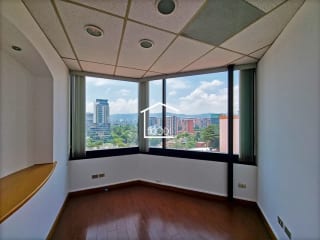 Oficina en zona 10 — Oficina en Alquiler en Zona 10, Guatemala, Ciudad — miniatura 4 de 4