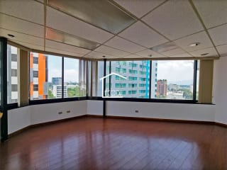 Oficina en zona 10 — Oficina en Alquiler en Zona 10, Guatemala, Ciudad — miniatura 3 de 4