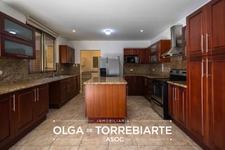Casa en Villa Serena, Muxbal — Casa en Alquiler en Muxbal, Guatemala, Ciudad — miniatura 9 de 17