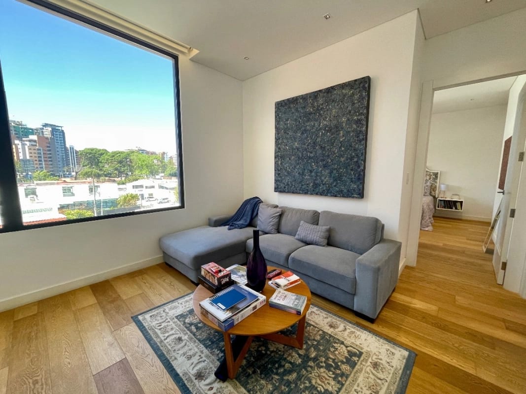 APARTAMENTO VENTA ZONA 10, MARANTA OAKLAND , 2 DORMITORIOS, SALA FAMILIAR, 2 PARQUEOS , BODEGA + DORMITORIO DE SERVICIO $550,000 + IMPUESTOS — Apartamento en Venta en Zona 10, Guatemala, Ciudad — foto 6 de 17