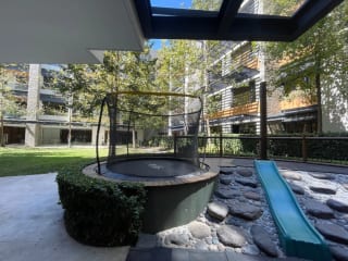 APARTAMENTO VENTA ZONA 10, MARANTA OAKLAND , 2 DORMITORIOS, SALA FAMILIAR, 2 PARQUEOS , BODEGA + DORMITORIO DE SERVICIO $550,000 + IMPUESTOS — Apartamento en Venta en Zona 10, Guatemala, Ciudad — miniatura 15 de 17