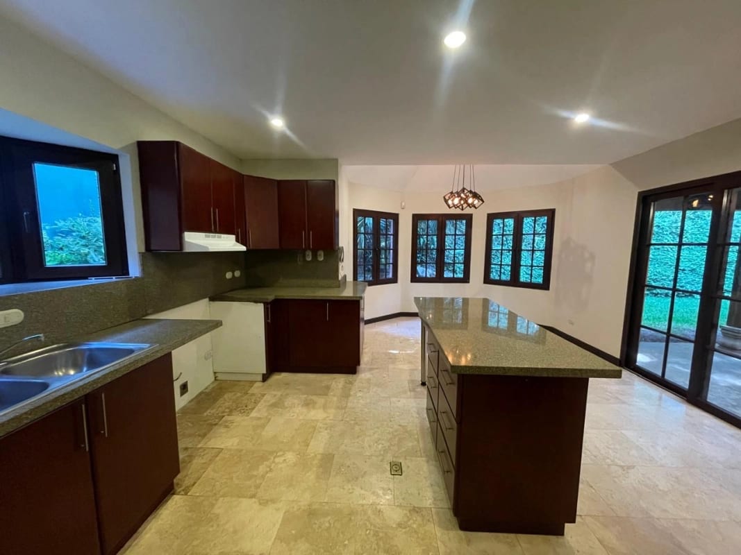 MUXBAL CASA VENTA, 554 MTS2, 3 DORMITORIOS, ESTUDIO O DORMITORIO CON BAÑO COMPLETO $650,000 — Casa en Venta en Muxbal, Guatemala, Ciudad — foto 2 de 13