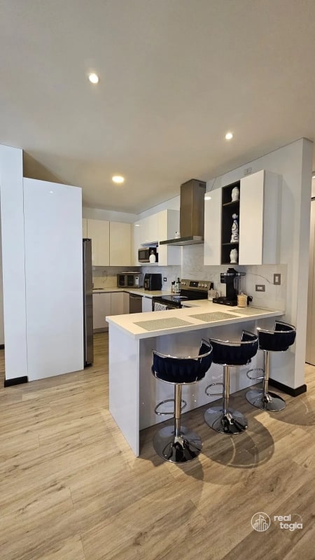 APARTAMENTO EN LIRIOS DE CAYALÁ ZONA 16 - 7