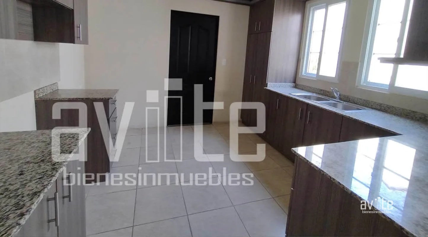CONDADO NARANJO: Casa tipo Real Navarra, dentro de Alameda Norte Q10,500 - 1