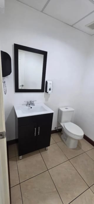 Oficina Edificio Torino ALQUILER — Oficina en Alquiler en Torino, Zona 10, Guatemala, Ciudad — miniatura 4 de 4