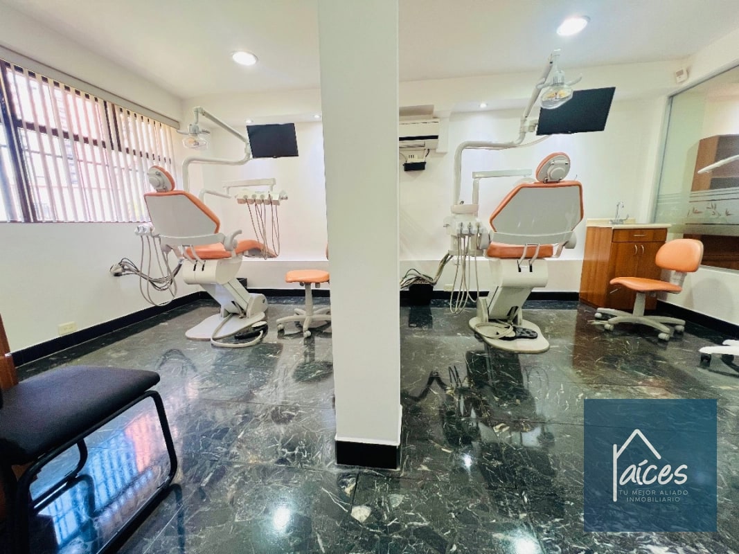 Clínica Odontológica en VENTA en Zona 10 (D) - 13