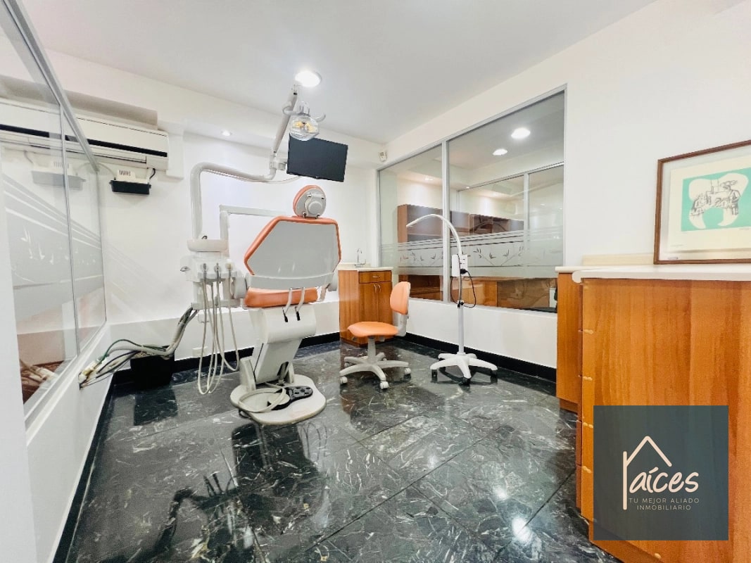 Clínica Odontológica en VENTA en Zona 10 (D) - 12